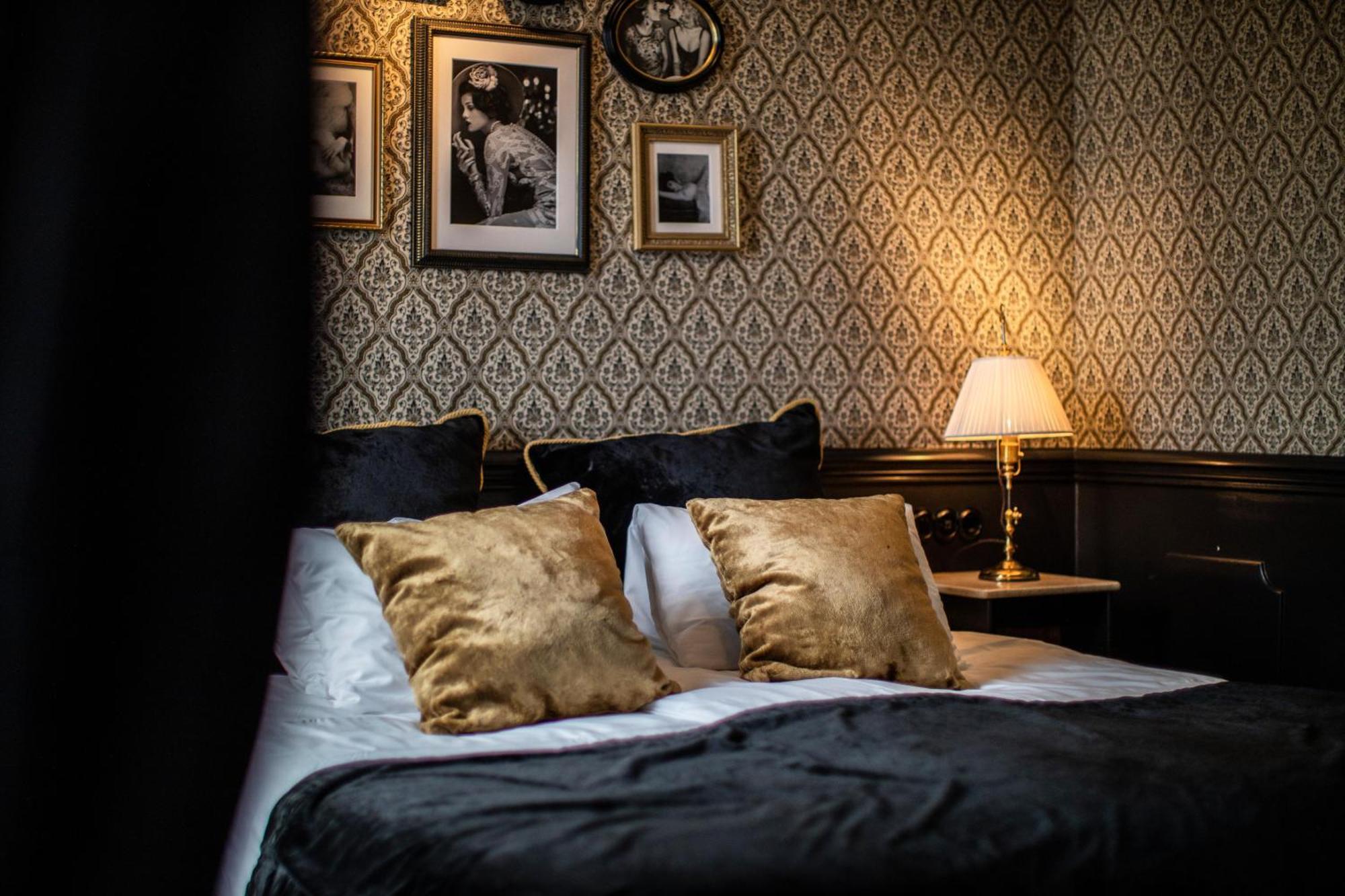 Hotel Pigalle Гьотеборг Екстериор снимка A bedroom at the hotel