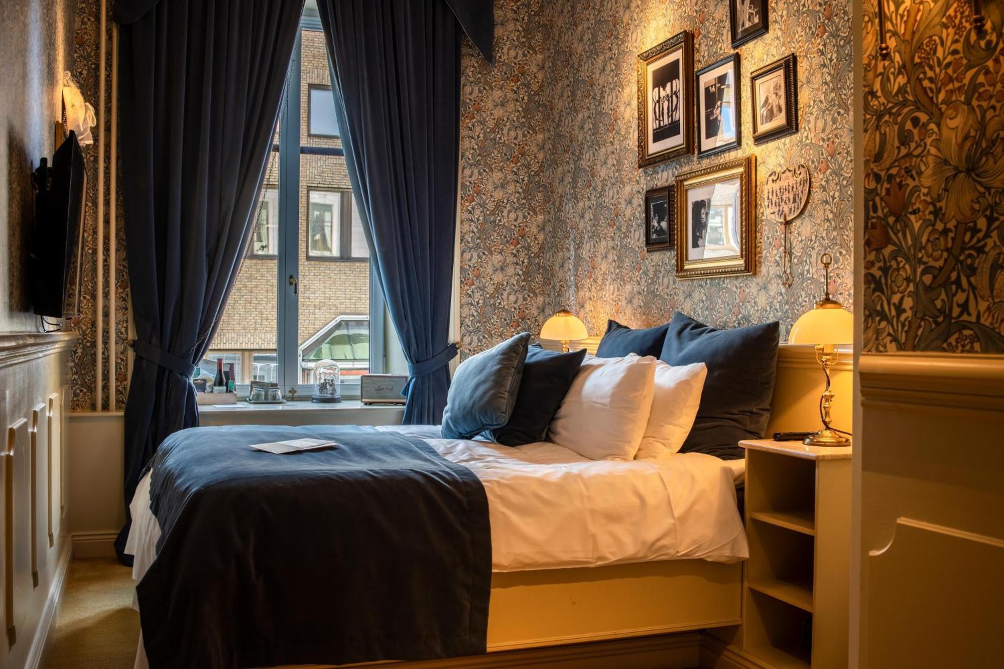 Hotel Pigalle Гьотеборг Екстериор снимка A bedroom at the hotel
