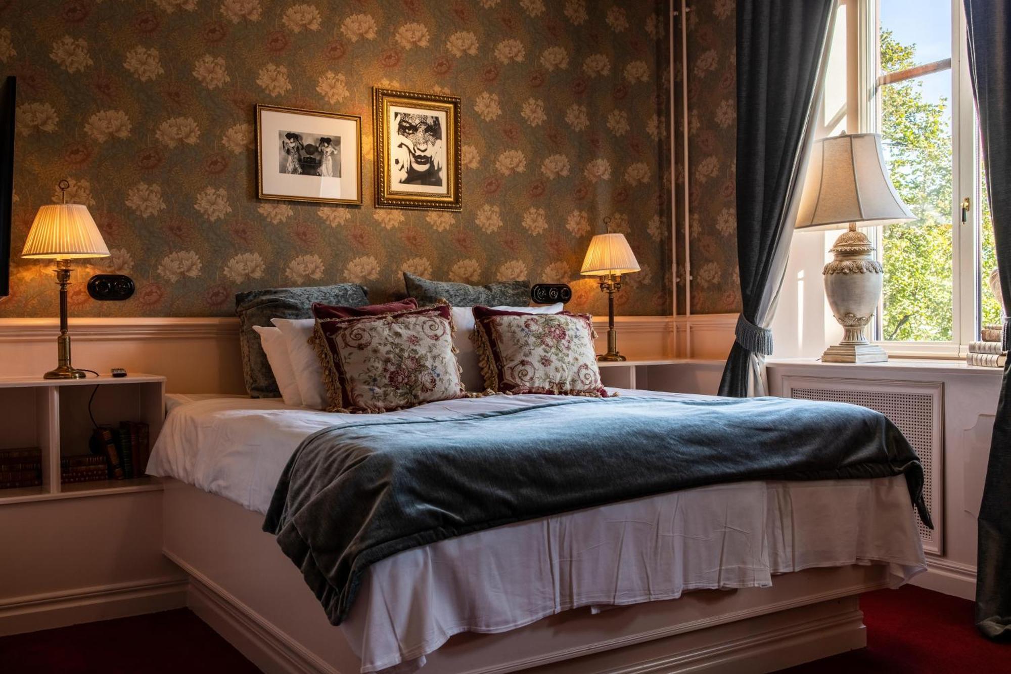 Hotel Pigalle Гьотеборг Екстериор снимка A bedroom at the hotel