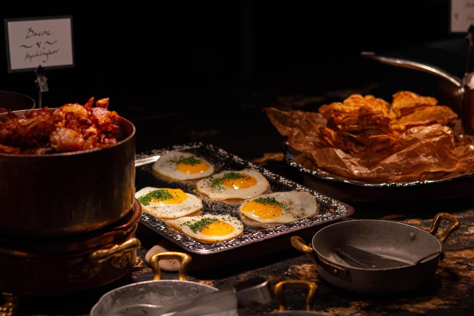 Hotel Pigalle Гьотеборг Екстериор снимка A breakfast buffet