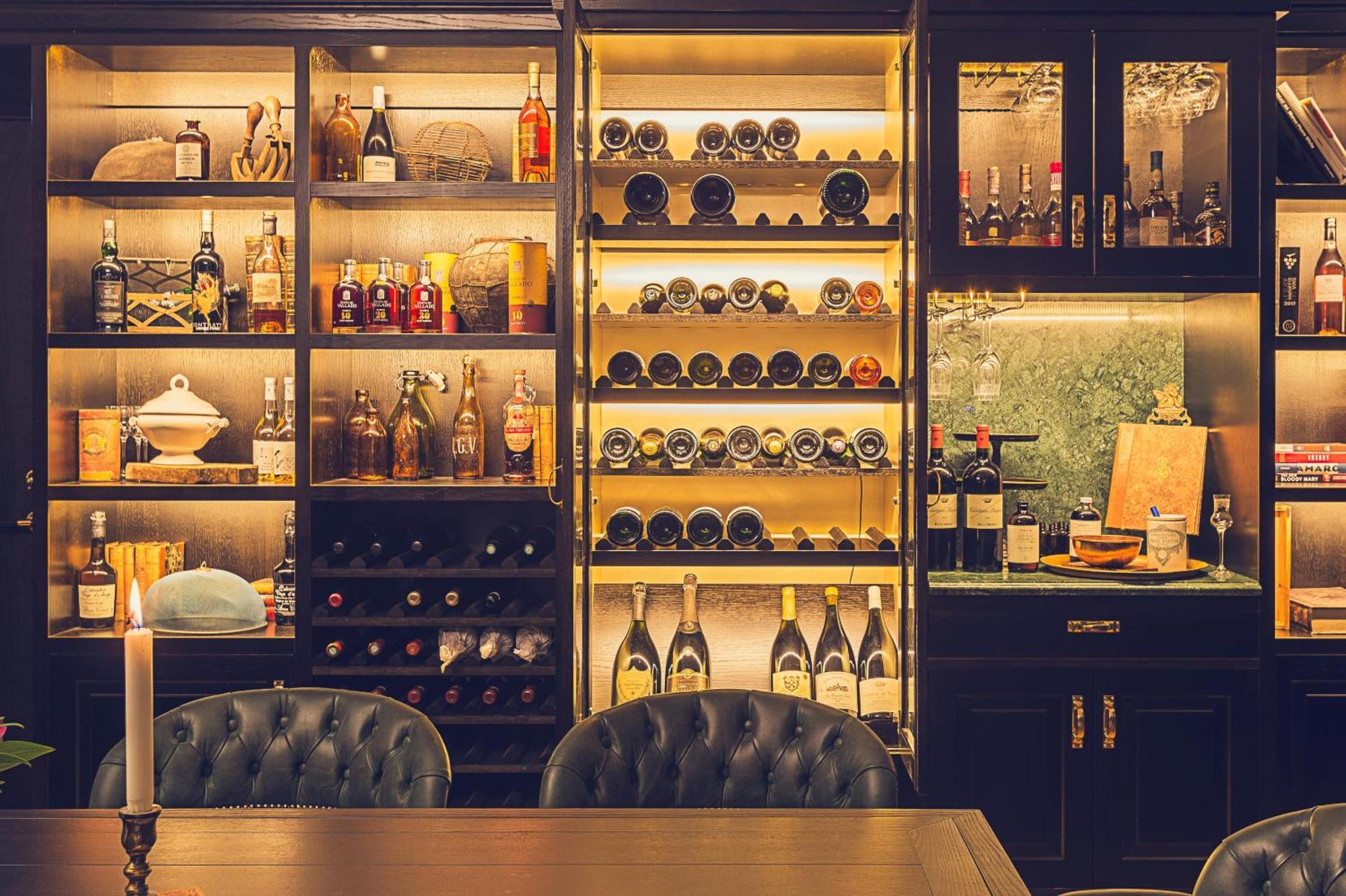 Hotel Pigalle Гьотеборг Екстериор снимка Wine and spirits at the bar