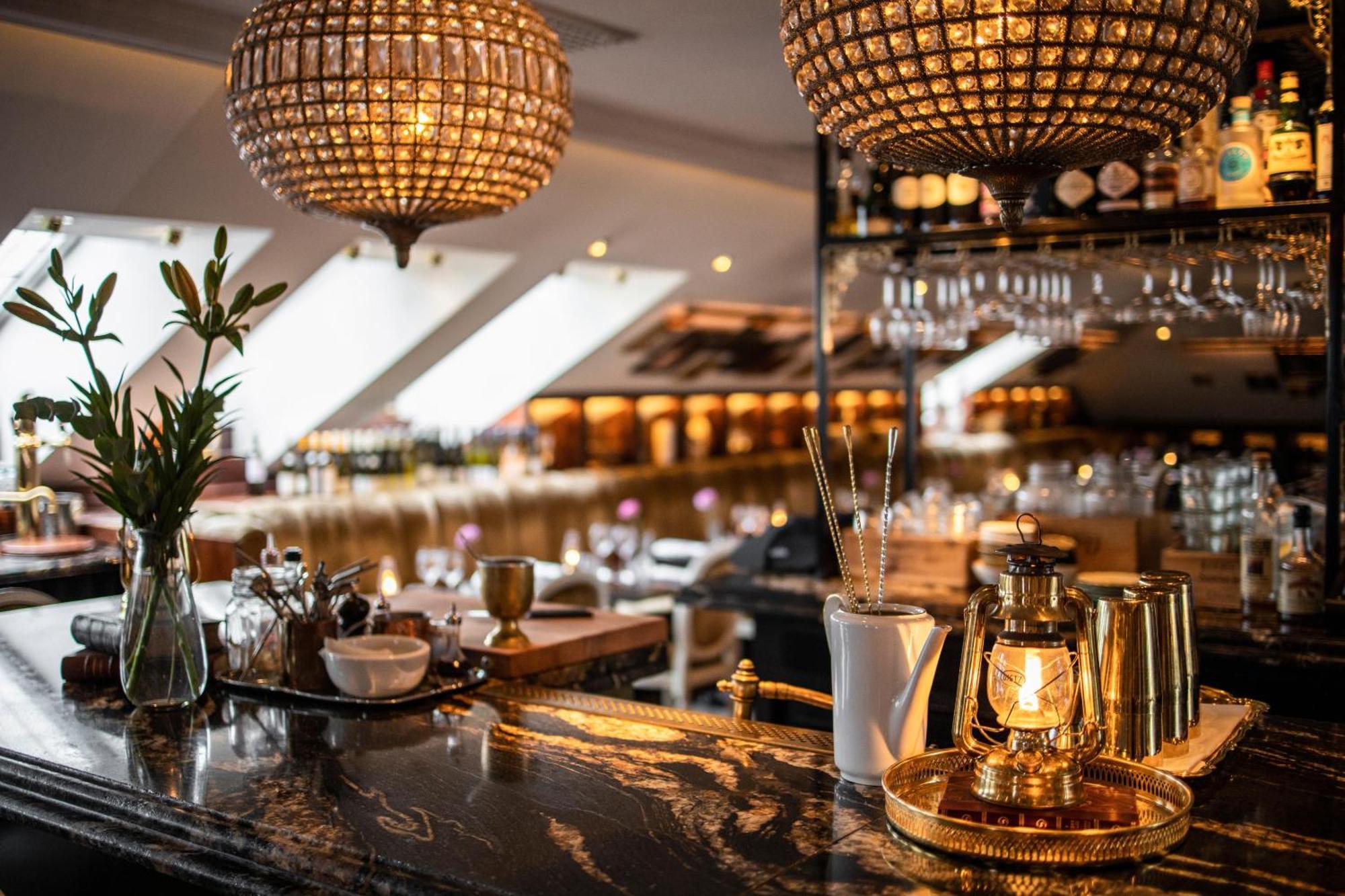 Hotel Pigalle Гьотеборг Екстериор снимка The bar at the restaurant