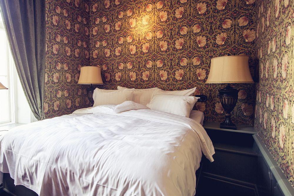 Hotel Pigalle Гьотеборг Екстериор снимка A bedroom at the hotel