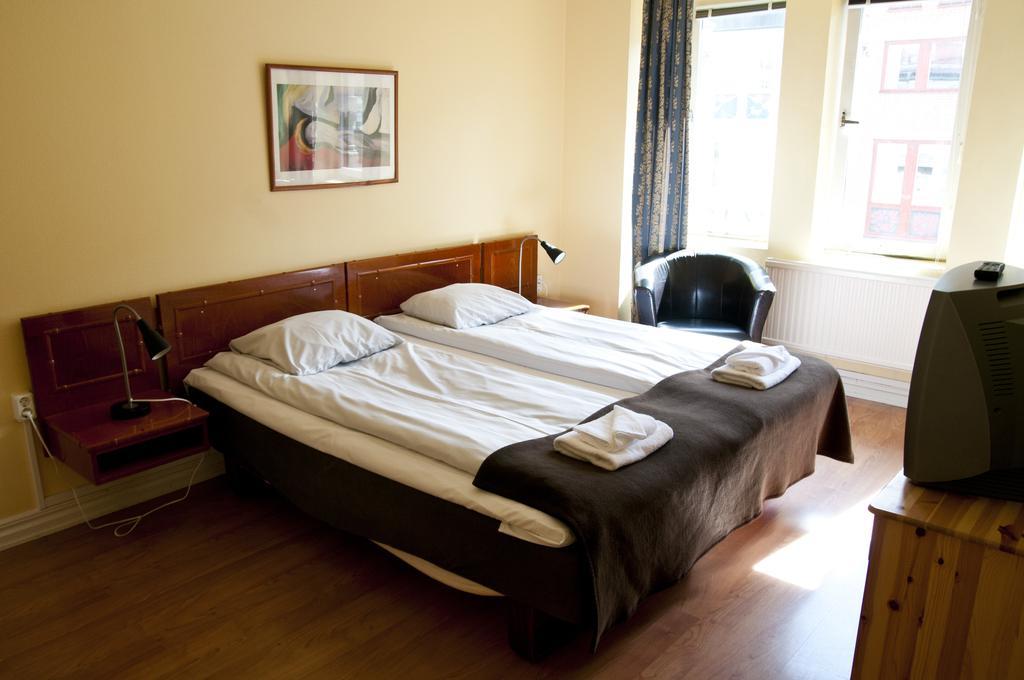 Hotel Pigalle Гьотеборг Стая снимка A room at the hotel